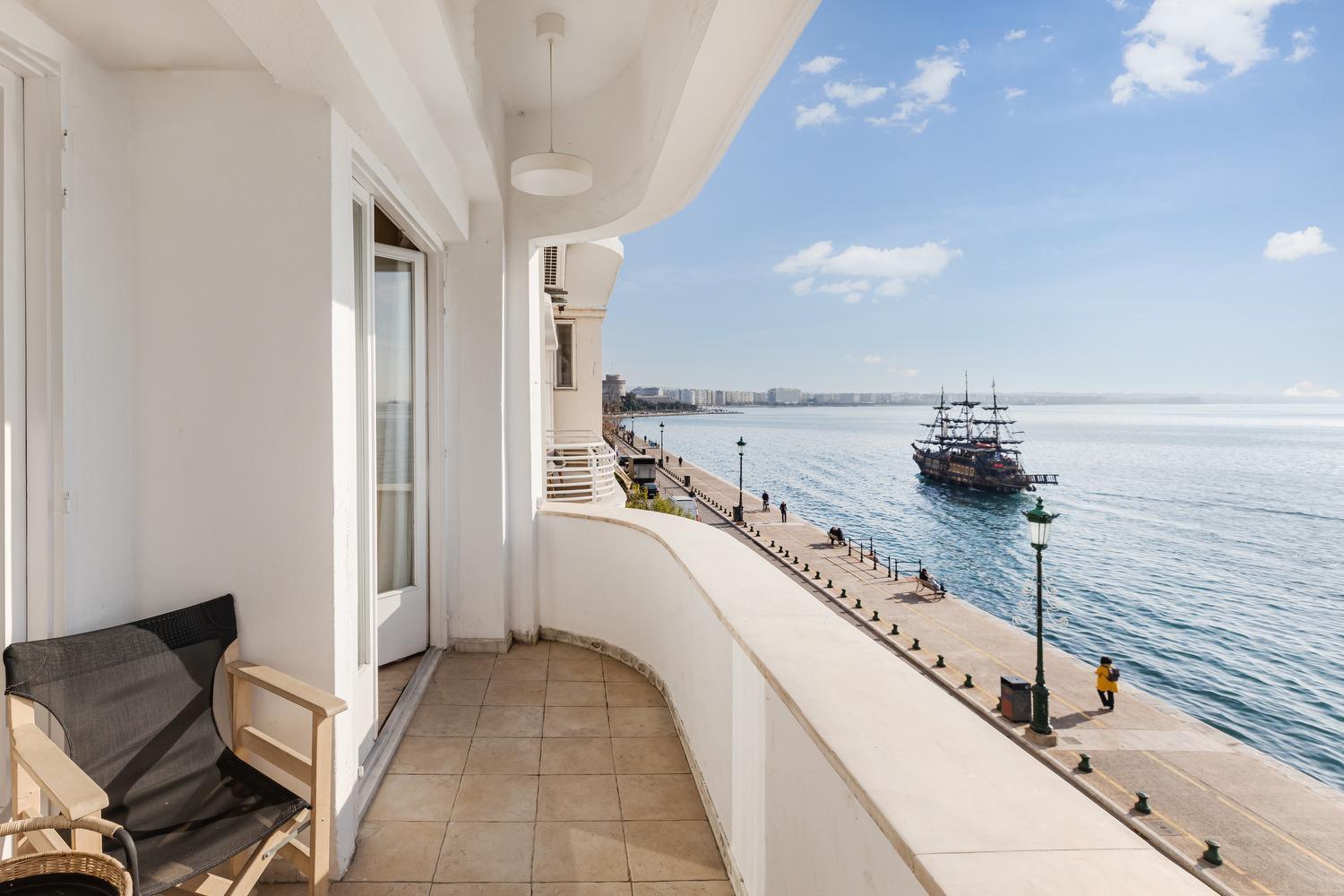 Infinity & Beyond By Halu! - Seafront Apartments 塞萨洛尼基 外观 照片